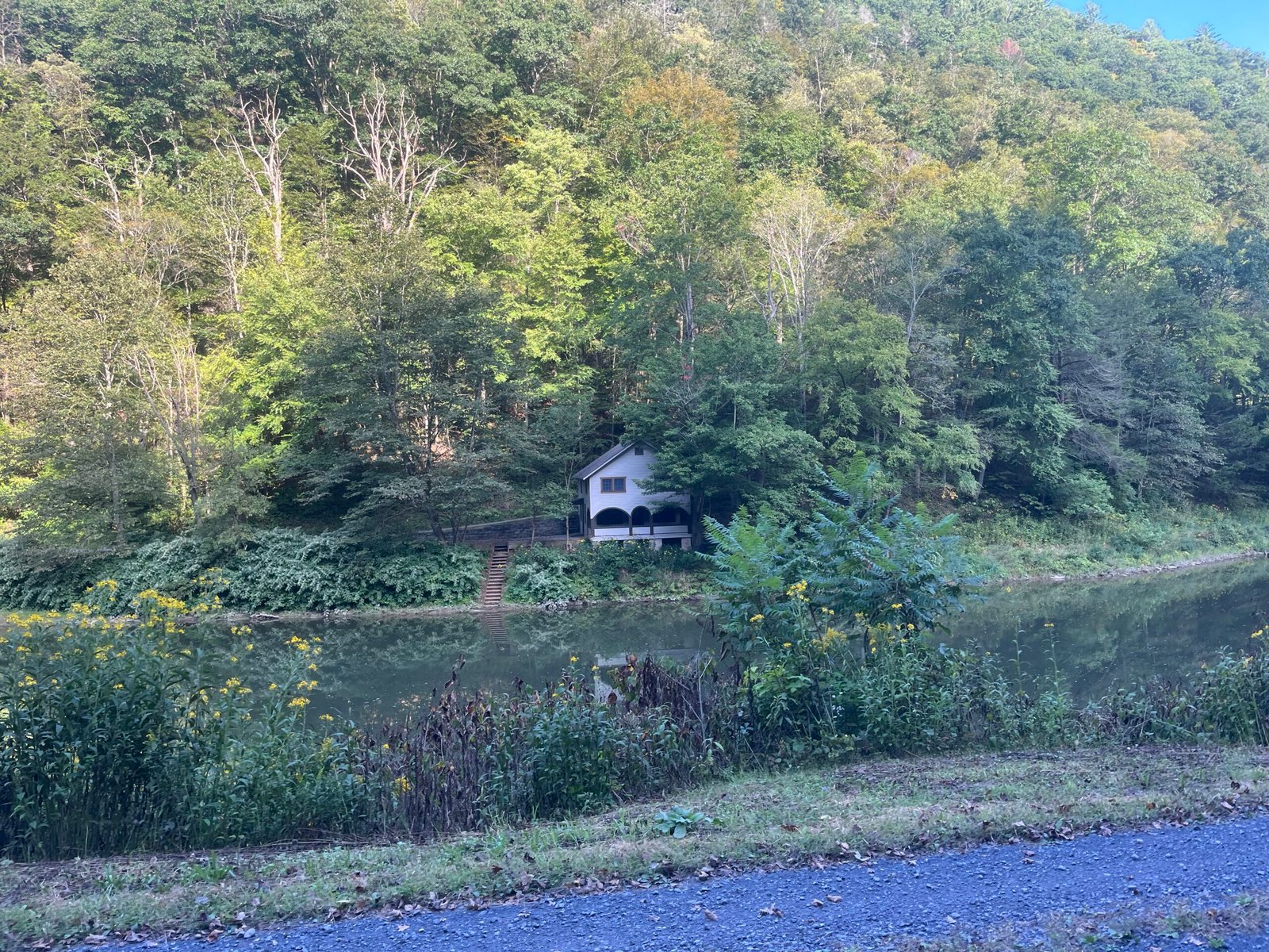 House across the water on the Pine Creek trail